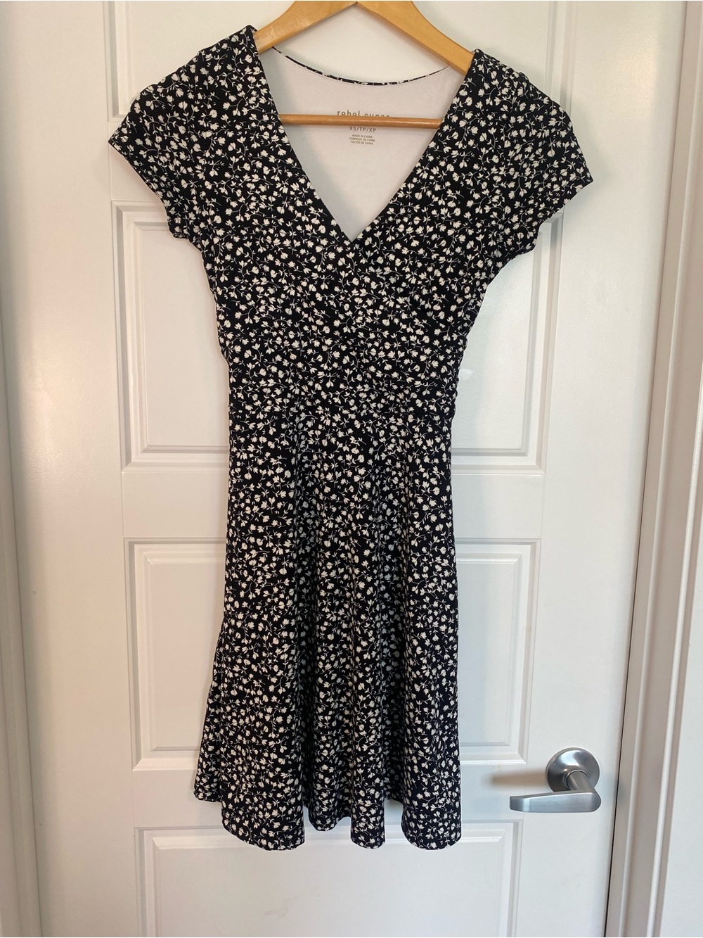 Rebel Sugar Black Floral Dress XS Petite Grunge Street Style V Neck Fit & Flare - Picture 2 of 9
